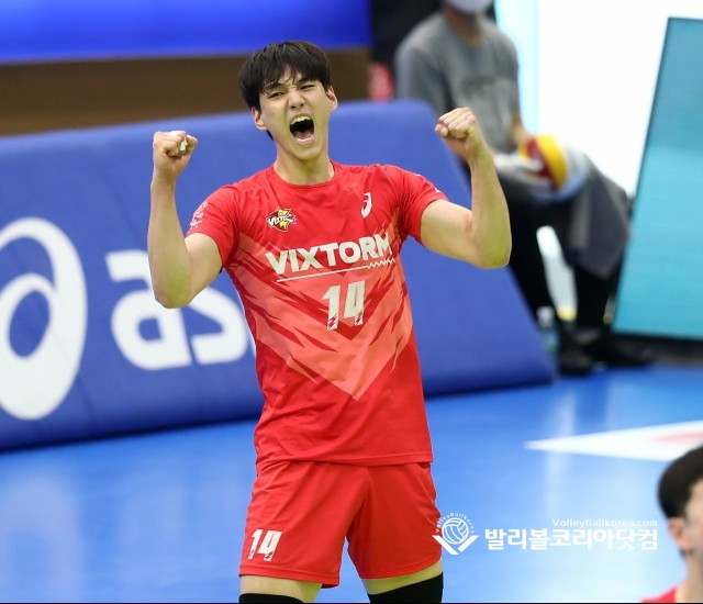 서브에이스 2개, 기뻐하는 임성진.