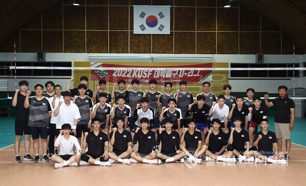 한국남자배구 청소년-유스팀 합동훈련 후 단체사진.