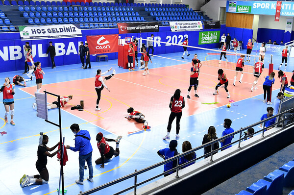 한국배구연맹, 2023 여자 외국인선수 트라이아웃에 참가한 선수들 연습모습.(사진제공=kovo)
