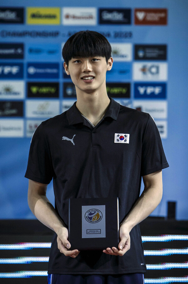 한국남자유스배구대표팀 이우진(OH, 경북체고, 196cm)은 ‘베스트7’ 아웃사이드히터상에 선정.(사진출처=FIVB)
